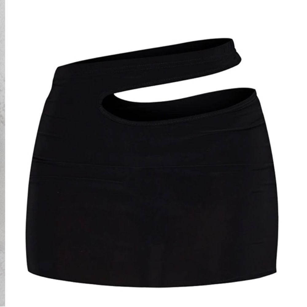 Prettylittlethings Black Slinky Cut Out Side‎ Micro Mini Skirt Sz 0 NWT IN PKG